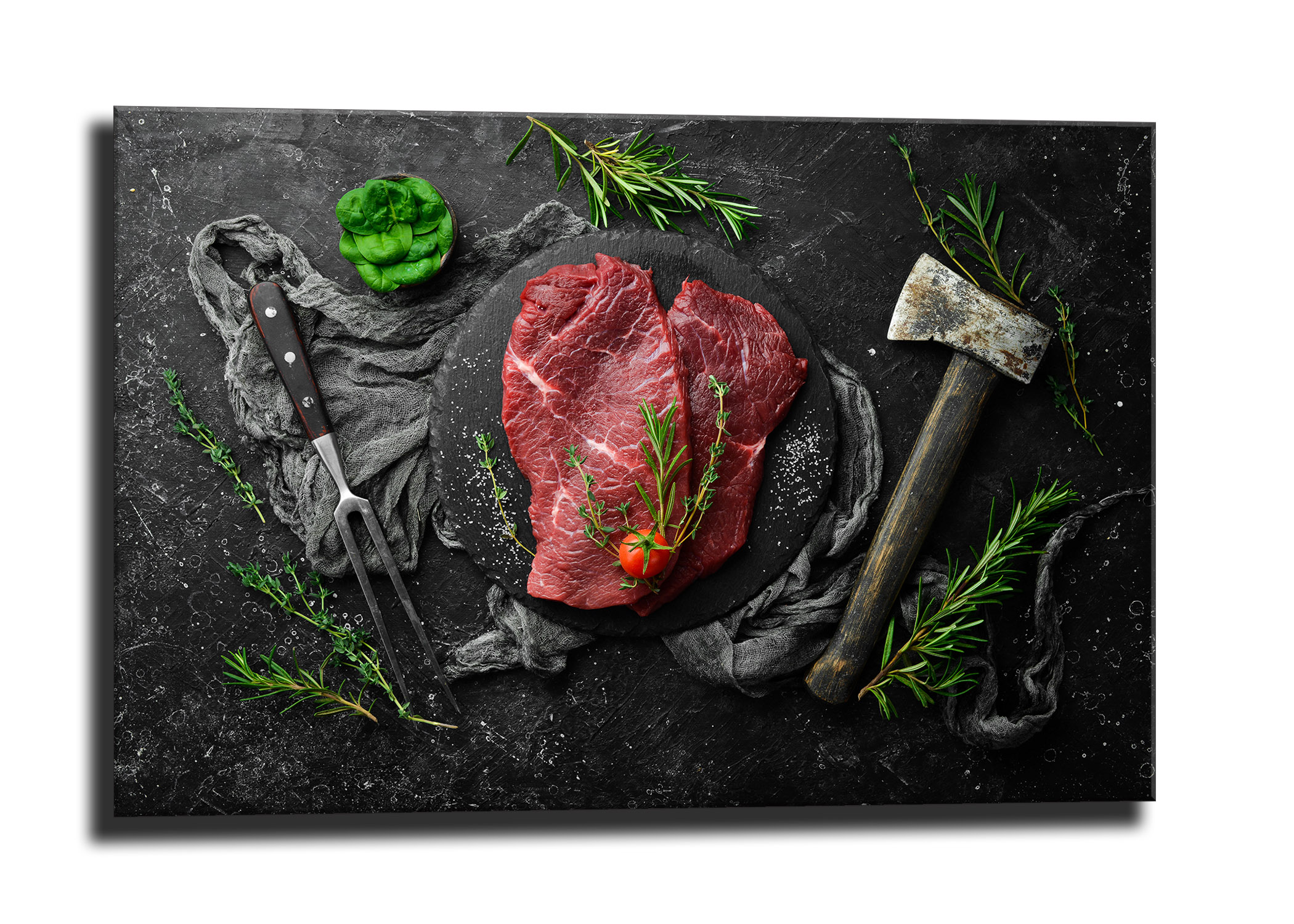 tableau-decoration-boucherie-viande-sur-ardoise.jpg Tableau décoration boucherie – viande rouge sur ardoise avec herbes et couteau