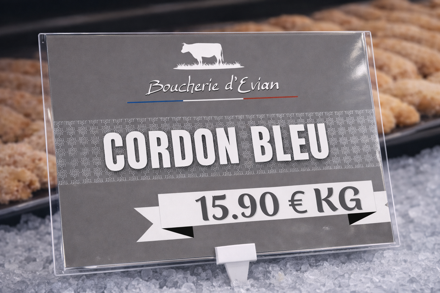 Exemple d’étiquettes de prix lisibles et professionnelles en vitrine de boucherie