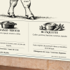 Tableau culinaire Veau — 60 × 40 cm — Plexiglas — détail de la bordure. Mise en situation sur un mur en pierre claire.